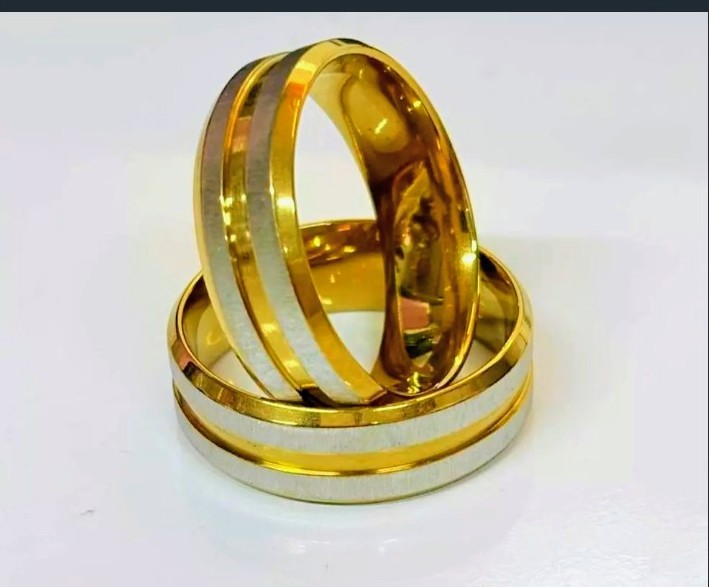 Aliança Prata com Banho de Ouro 18K 6mm | Acabamento Fosco e Bordas Polidas | Unidade